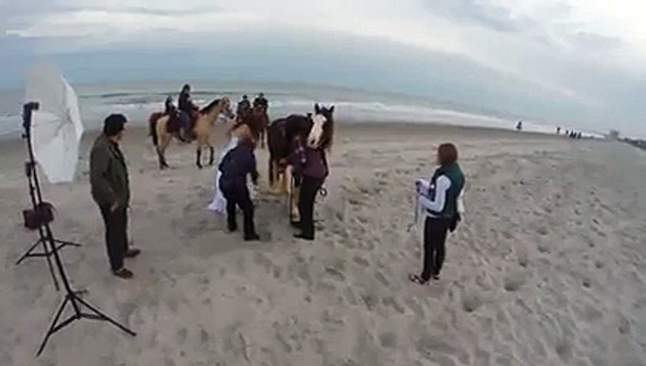 Atın Üstünde Fotoğraf Çektirmek İsteyen Gelinin Sonu..!