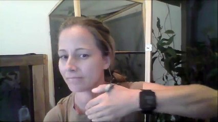 Aynı Ortamda Olsanız Koşarak Kaçacağınız Örümceği Suratında Gezdiren Çılgın Kadın