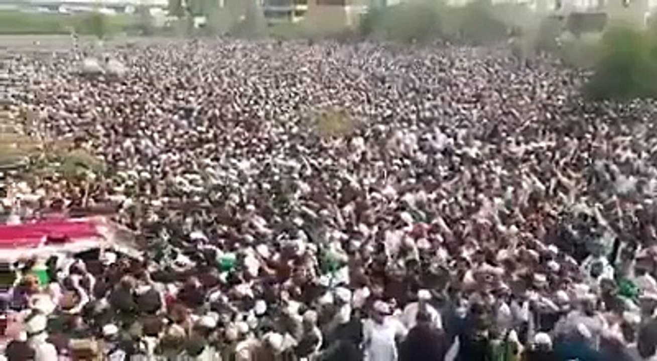 Hazrat Mumtaz Qadri ka Namaz e Janaza ka Manzar