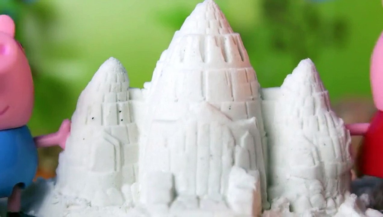 Peppa Pig George surpresa enterrada na areia movedica - Peppa Portugues Completo DisneyKids Brasil