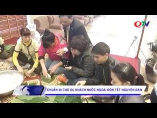 Chuẩn bị cho khách Tây đón Tết ta | QTV