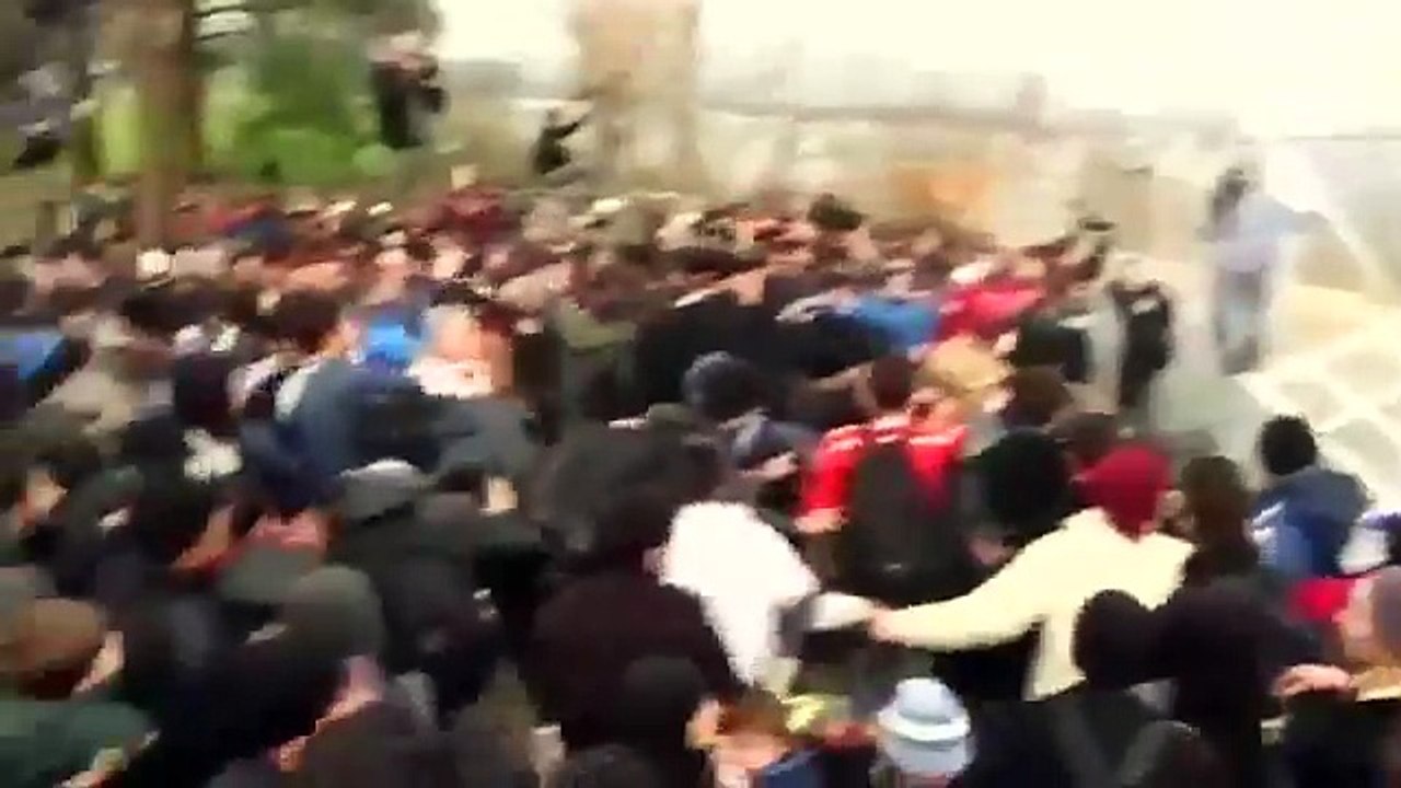 #Macedonia police fire tear gas at migrants - Hundreds of migrants including women and (1024p FULL HD)