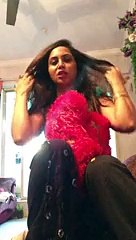 ARSHI KHAN Showing Love For Shahid Afridi Before Match