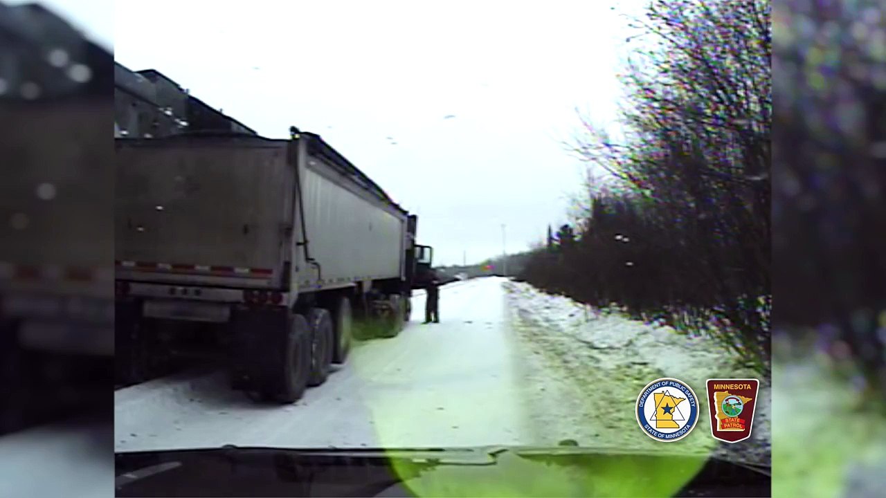 Quand un camion ne voit pas le train arriver, ça frôle le drame