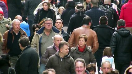 Un gars flippant filmé par des touristes en espagne