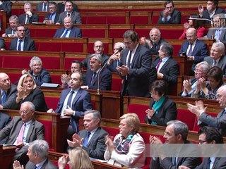 Loi travail: le gouvernement récuse tout "immobilisme", la contestation s'organise