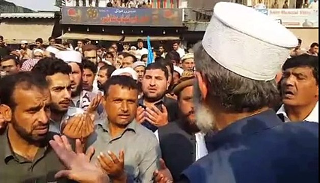 Ameer JUI Siraj Ul Haq Praying for Mumtaz Qaderi