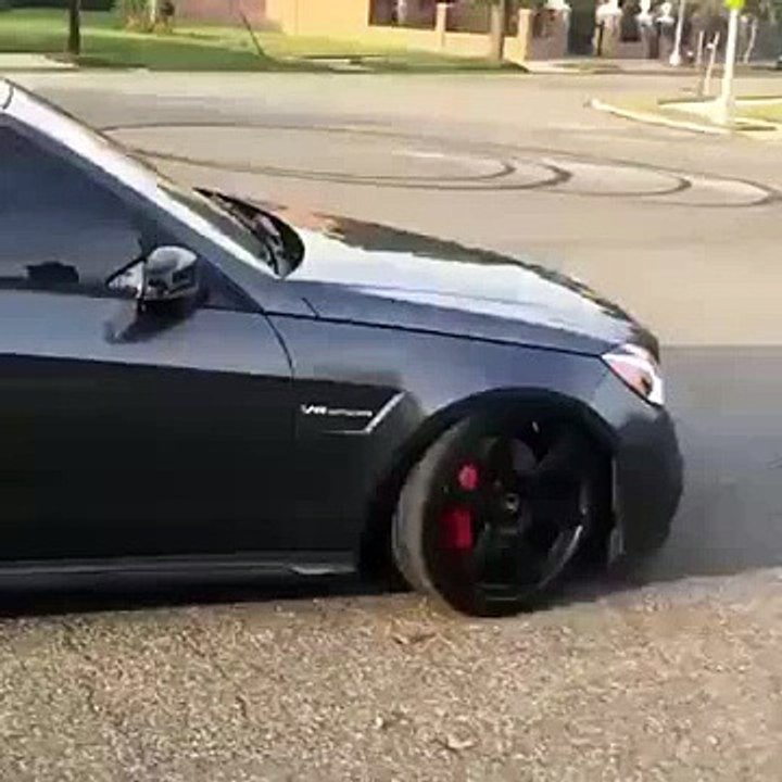 Mercedes-Benz E63 AMG Drifting