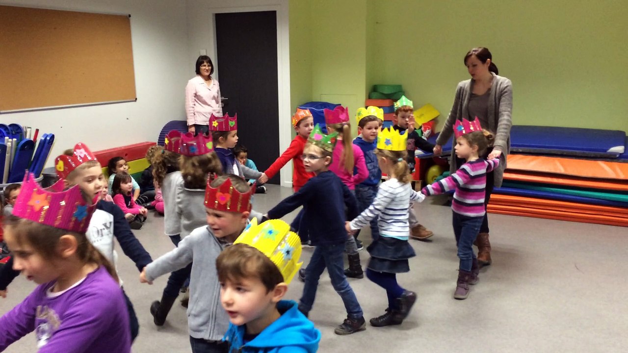 Danse collective sur l'air de "La bonne galette"