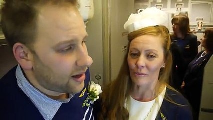 Voici le première mariage dans un avion volant à 35000 pieds !