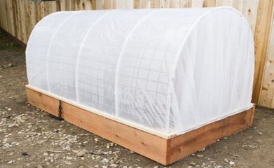 Napravite mini plastenik idealan za bastu i terasu