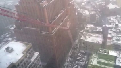 Dramatic video shows NY crane collapse
