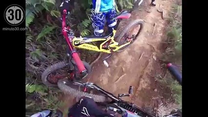 Ciclistas captaron el momento en el que dos hombres los iban a robar