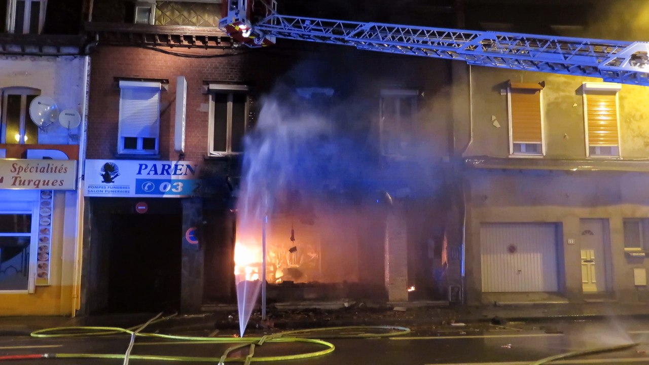 Billy-Montigny, un feu ravage les pompes funèbres Parenty et un immeuble d'habitation
