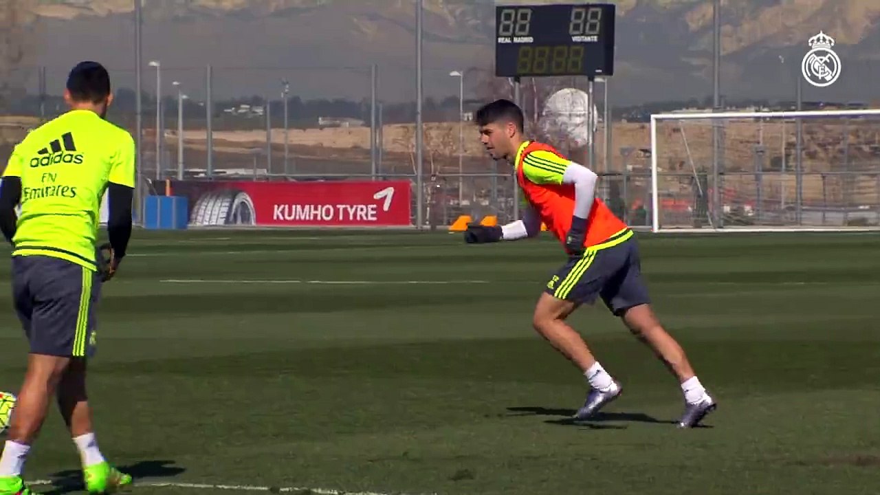 Isco, James and Kroos Amazing  free-kicks during Real Madrid C.F. training