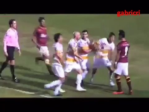 Risse calcio, Violenza fra Tifosi e Calciatori Mix best fight football