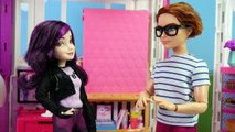 Evie Kidnapped by Audrey. DisneyToysFan