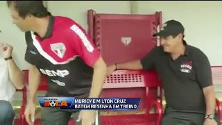 Muricy e Milton Cruz batem papo em treino do Tricolor
