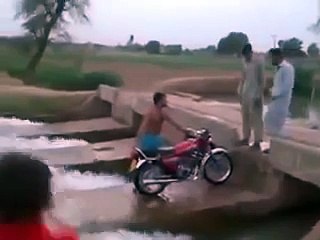 Desi Train Wash Lahore funny 2011