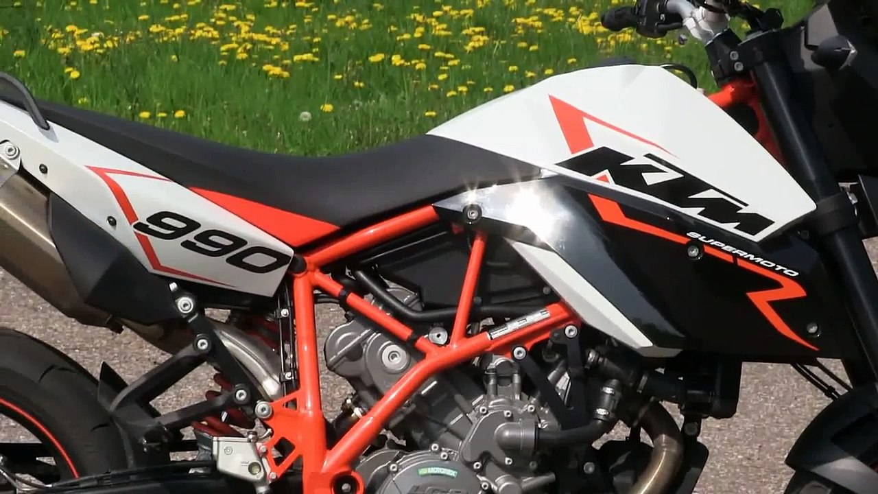 KTM 990 SM R vs. Husqvarna Nuda900R