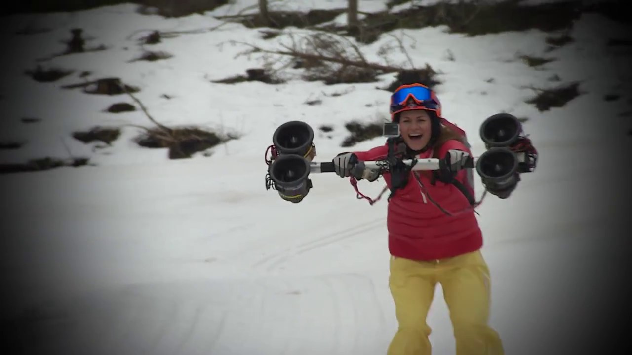 Skier avec des ventilateurs d'un propulseur électrique