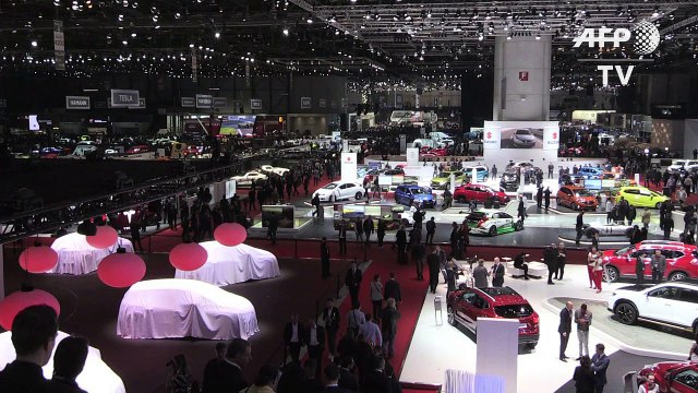 Potencia y lujo en la fiesta suiza del automóvil