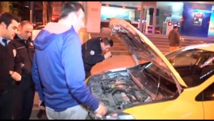 Sahte Plakalı Taksiyi Polise Yakalattı