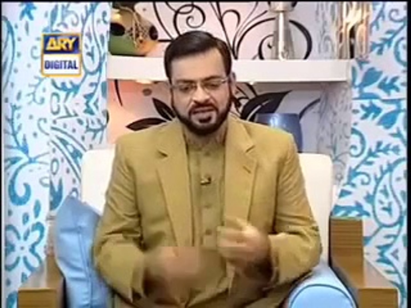 See What Aamir Liaquat Is Saying About Mumtaz Qadri