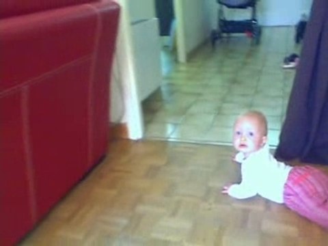 je fais du 4 pattes, ou alors je rampe..