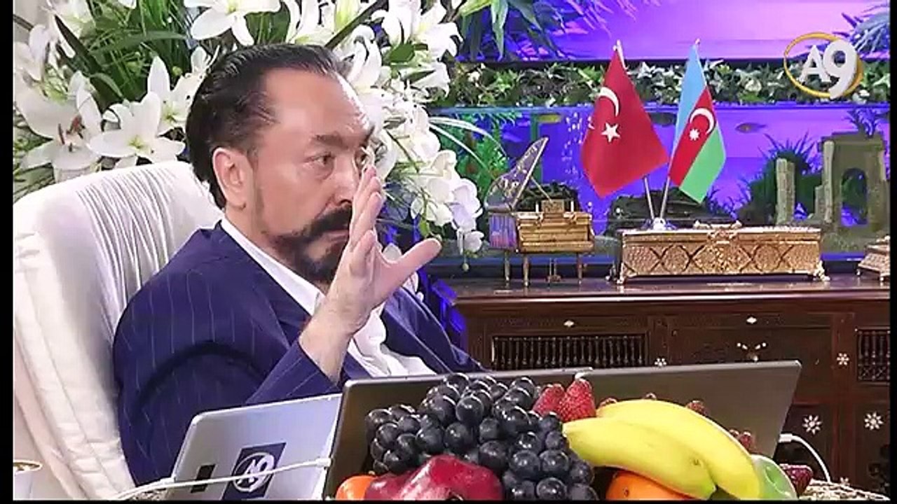 Münafığın karanlık dünyasının karanlık feneri Müslümanlara birçok yol gösterir.