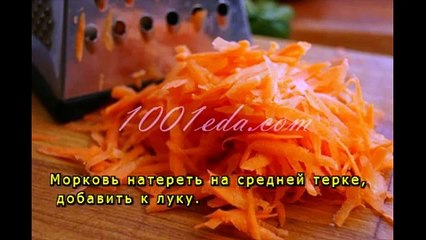 Томатный суп с колбасой и сыром фета