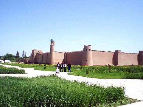 Клоб, шар дар Тоикистон, биноои зебо, ки пеш аз заминларзаи 7,5 дар Афонистон