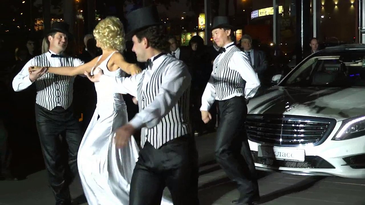 Номер с Мерилин Монро. Презентация Mercedes-Benz "X" класса