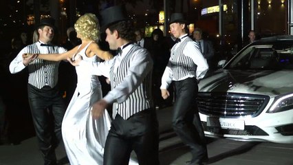 Номер с Мерилин Монро. Презентация Mercedes-Benz "X" класса