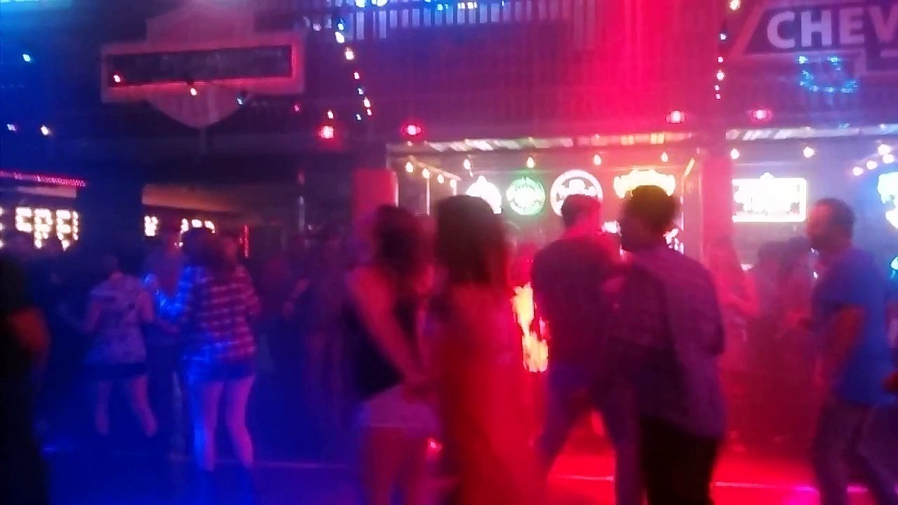 Moonshine Flats - Country Bar