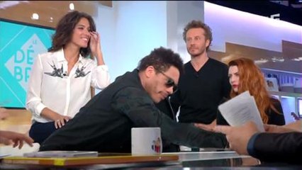 C à vous : Joey Starr surprend en frappant Matthieu Noël 🥊