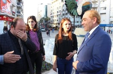 Atatürk'e Benzeyen Oyuncuyu Gören Vatandaşlar Gözyaşlarını Tutamadı