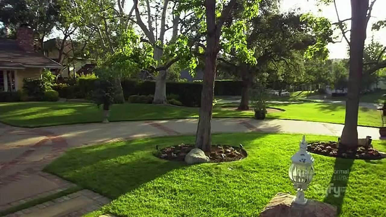 Weird Or What - S02 E04 - Parallel Worlds [HQ]