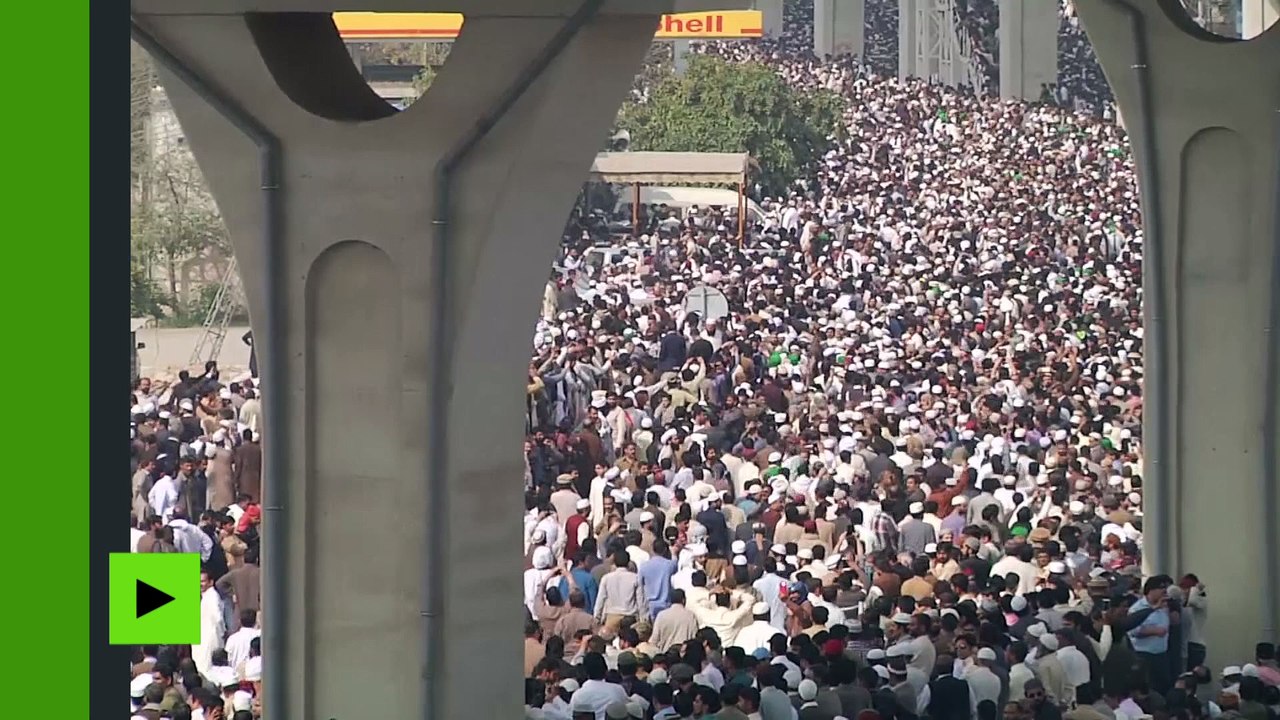 Pakistan : 100 000 personnes aux funérailles du meurtrier d'un gouverneur