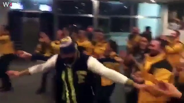 Fenerbahçe Taraftarları Beşiktaş Galibiyetini Türküler Eşliğinde Kutladı