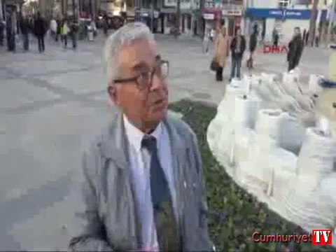 Atatürk'e benzeyen tiyatro oyuncusu görenleri duygulandırdı