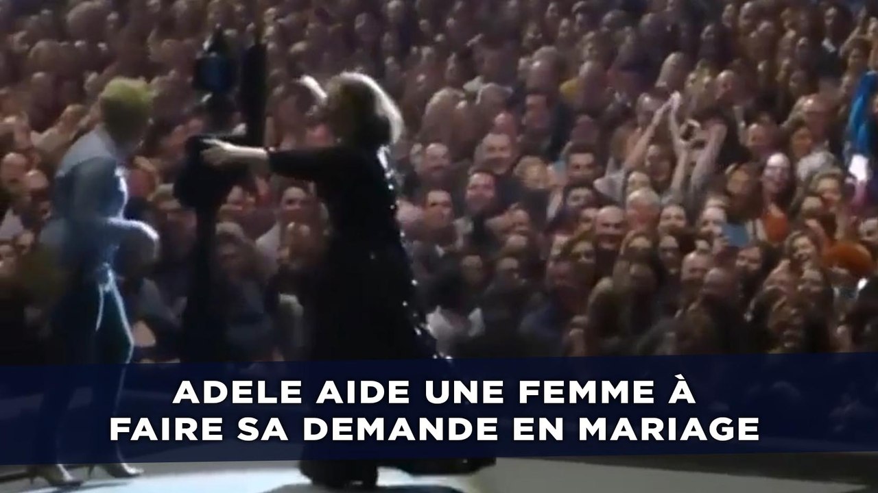 Adele aide une femme à faire sa demande en mariage lors d'un concert