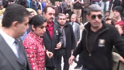 Sezen Aksu'nun Annesi Toprağa Verildi (2)