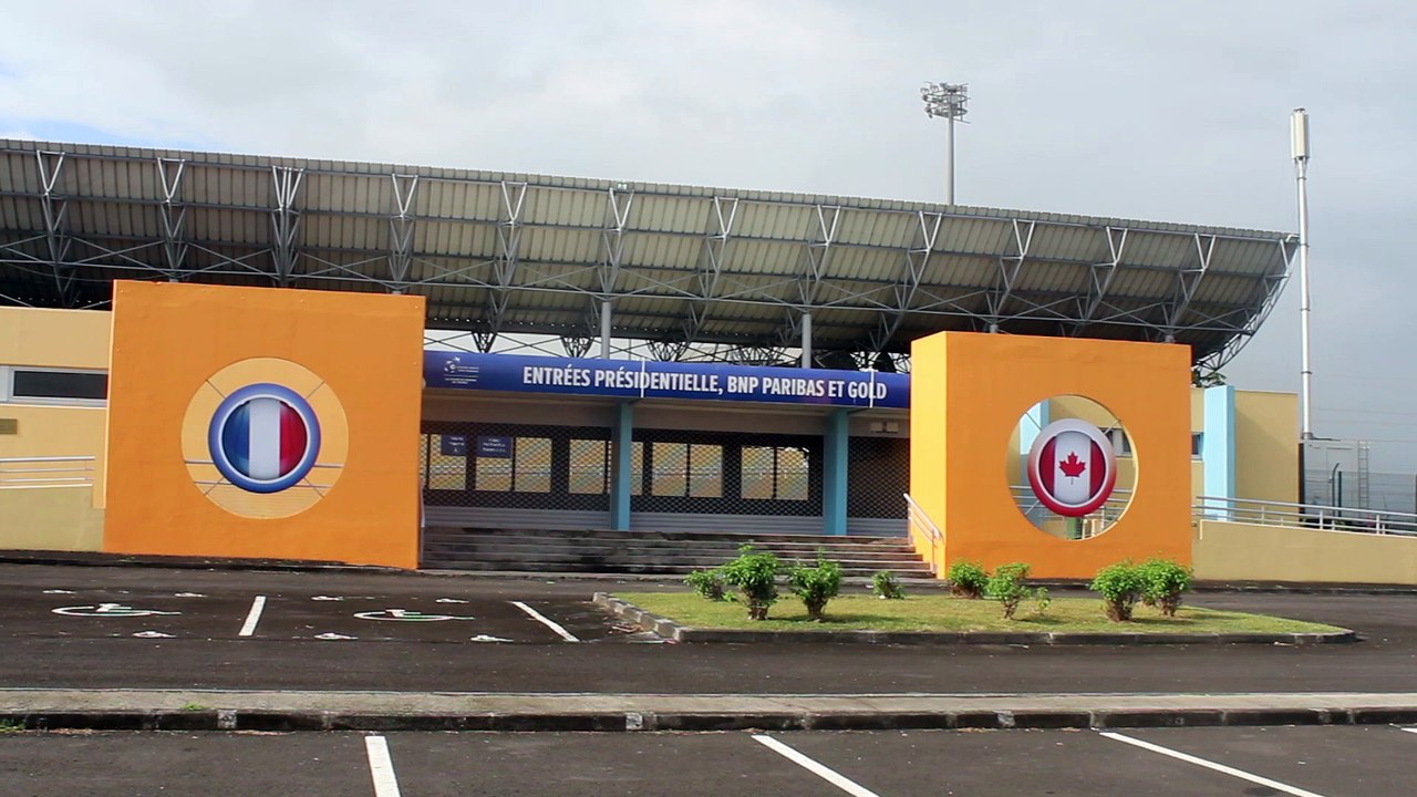Cyclisme - Tennis - Quand le vélodrome de Guadeloupe se transforme en court de tennis pour la Coupe Davis France-Canada