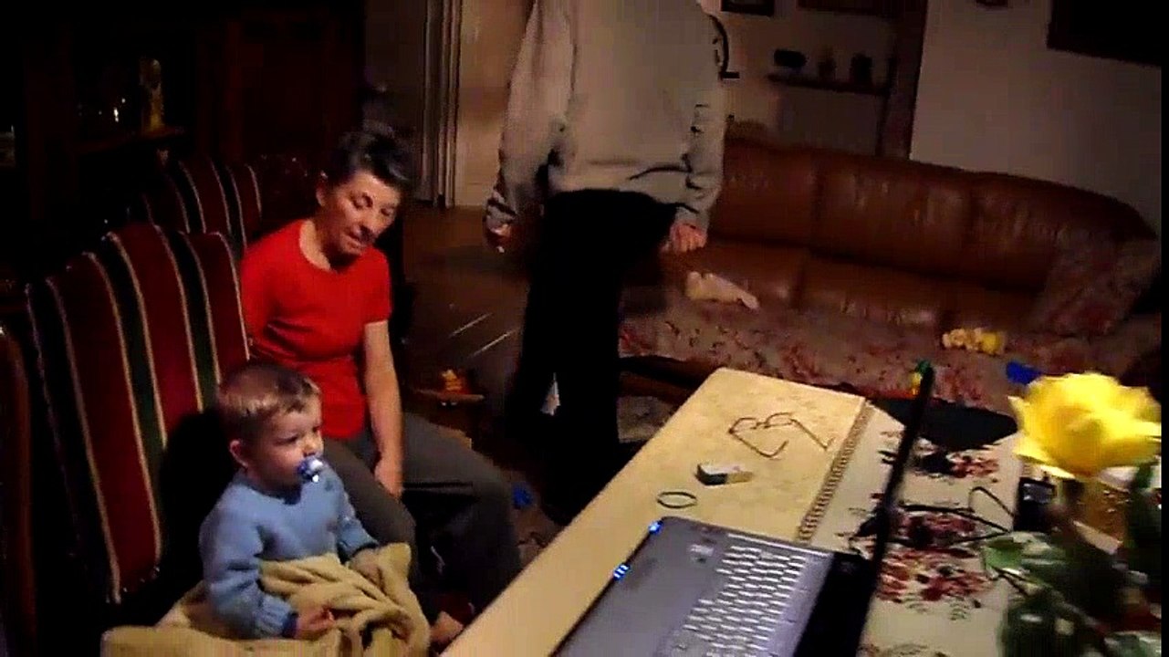 T'Choupi VALENTIN bébé dimanche 8 novembre 2009 chez mamy  Dessins Animés T'choupi