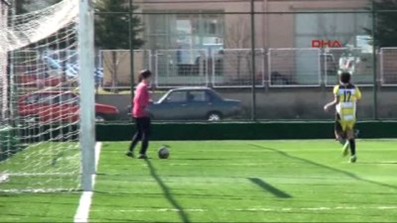 Tokat 15 Maçta 43 Gol Atan Büşra'nın Hedefi Mil...