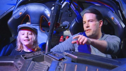 Ben Affleck  surprend ses fans en Batmobile