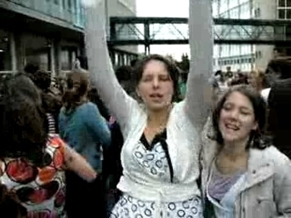 Everybody dance now !