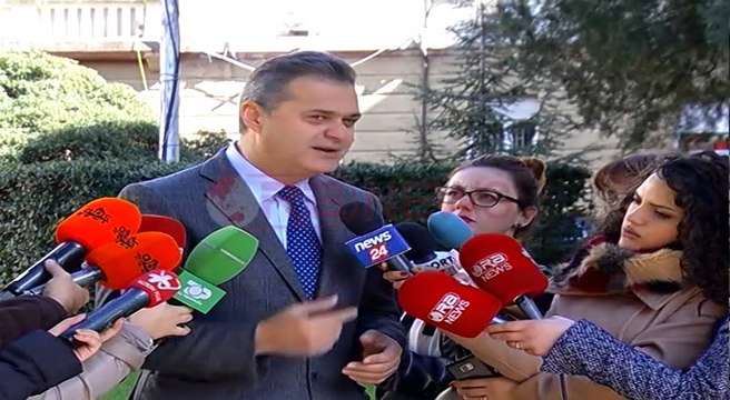Blushi: Statuti një kostum për Ramën. Rilindja është më e djathtë se PD- Ora News-