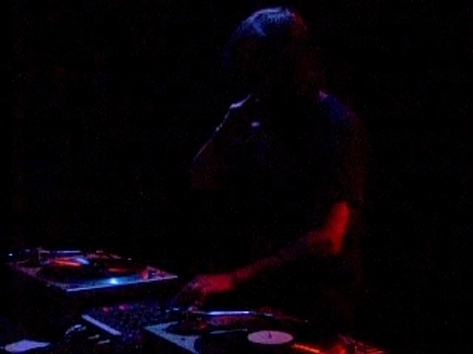 Djedi aka Electric rescue @ fléche d'or du 20070504 video1